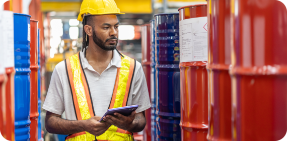 Resíduos industriais separados e identificados para controle de origem, classificação e destinação.